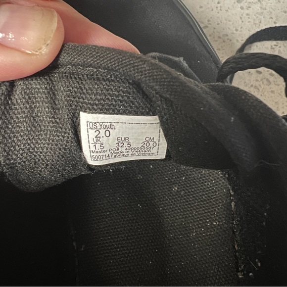 Vans Black Lace up Low top Skate shoes Youth size 2 - Picture 2 of 5